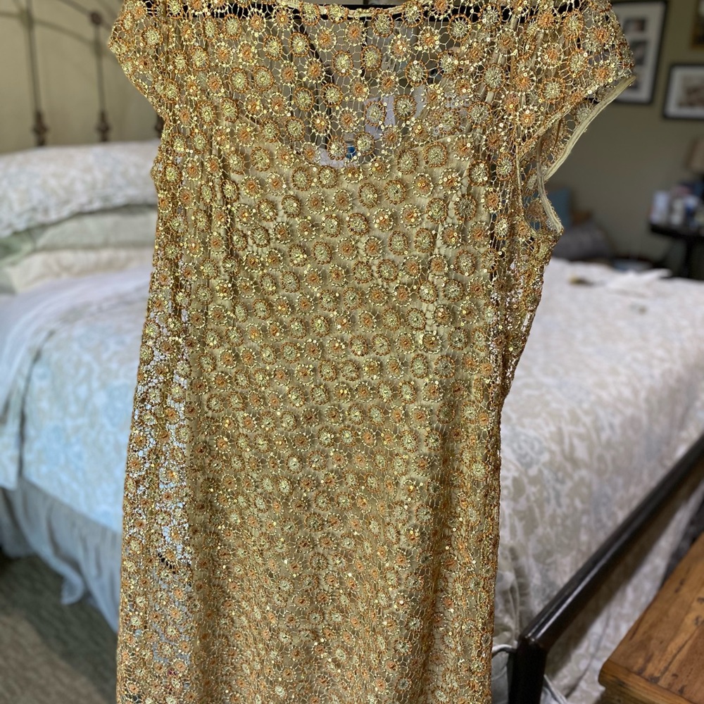 Fun sparkly gold cocktail shift. Kay Unger